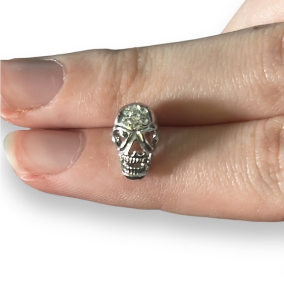 Metal Skull Earrings - Picture 2 of 3